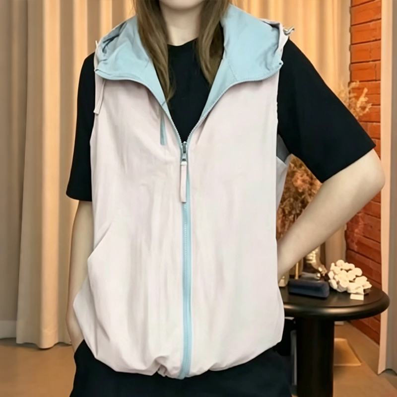 Gilet réversible à capuche et fermeture éclair pour femme