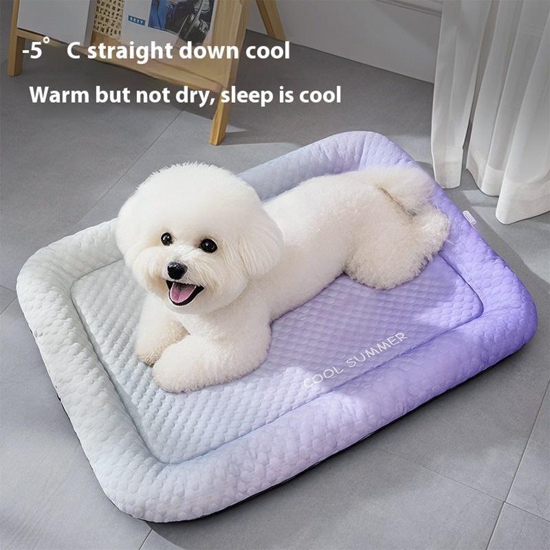 Tapis rafraîchissant pour chiens et chats - Couverture rafraîchissante d'été « Ice Silk » aux couleurs dégradées, coussin de couchage doux et respirant pour les sols d'intérieur, les canapés et les trajets en voiture