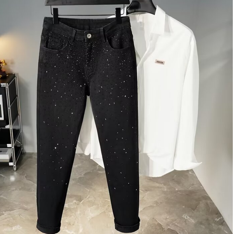 Jean slim noir orné de strass