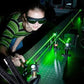 Lumière laser rouge et verte à point unique
