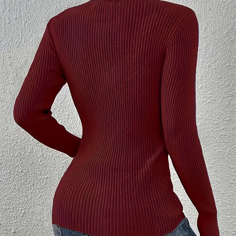 Top uni tricoté, coupe ajustée, boutons sur le devant