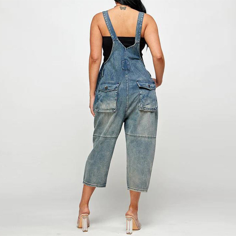 Salopette en jean ajustée à boutons sur le devant pour femme